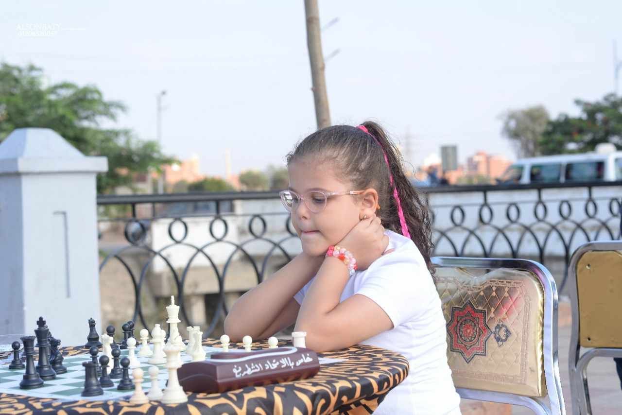 埃及女孩14分钟前世界国际象棋排名世界第三 طفلة مصرية تحتل المركز الثالث عالميا في التصنيف العالمي للشطرنج منذ 14 دقيقة