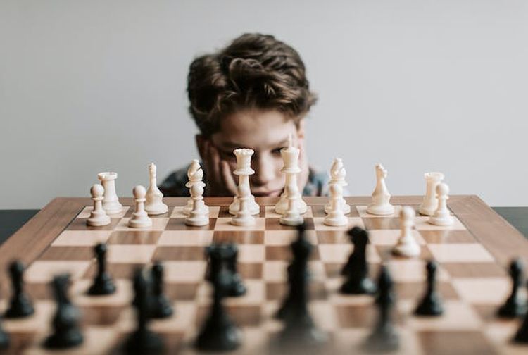 国际象棋是世界上最古老、最受欢迎的棋盘游戏之一。