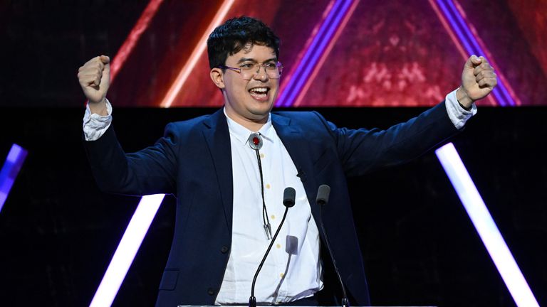 4 月 11 日,Phil Wang 在伊丽莎白女王大厅主持 2024 年 BAFTA 游戏奖颁奖典礼。图片:BAFTA