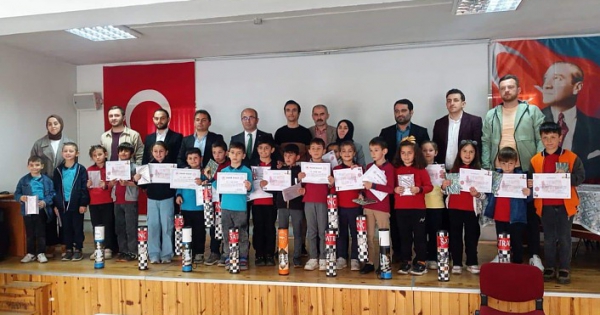 小学生在托鲁尔的国际象棋比赛中挥汗如雨#news，#news，#Gümüşhane #news