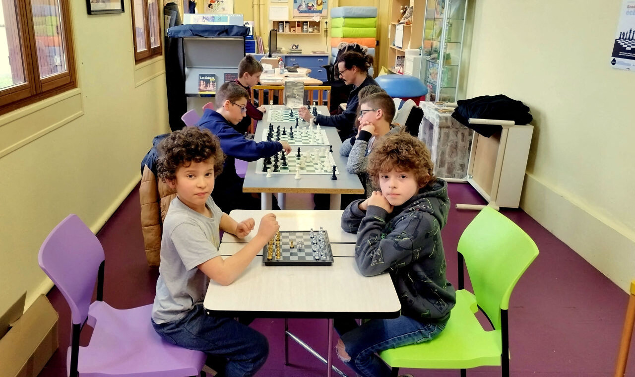 图书馆开设国际象棋课程，为孩子们带来成功