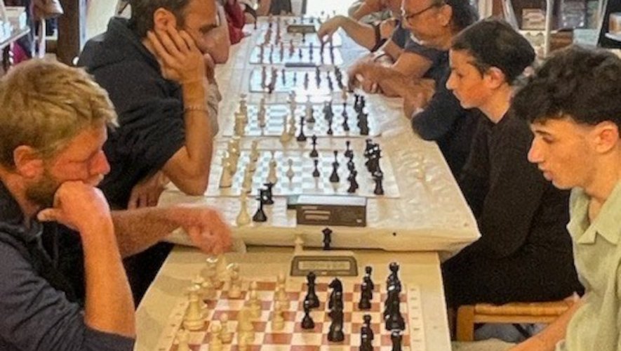 萨马坦。书店五周年国际象棋锦标赛