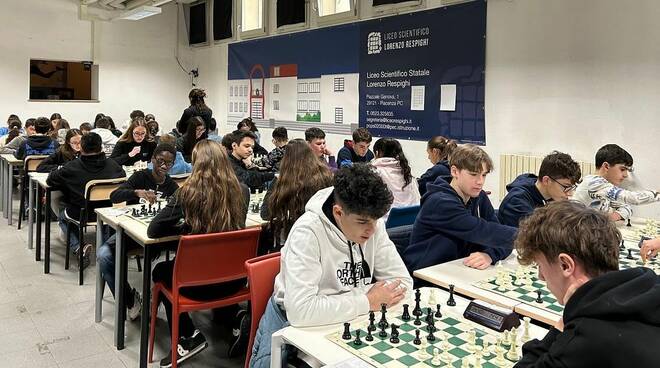 雷斯皮基中学成为一日国际象棋“主场”：13 支队伍参加省级锦标赛